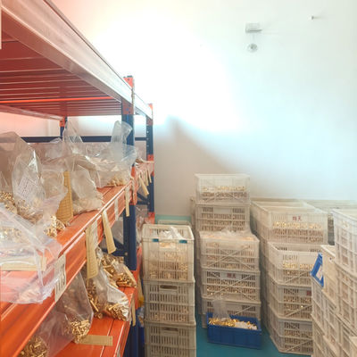 Medium-sized Boltless Shelf With 100KG-500KG Capacity Warehouse Storage Racks For Sale